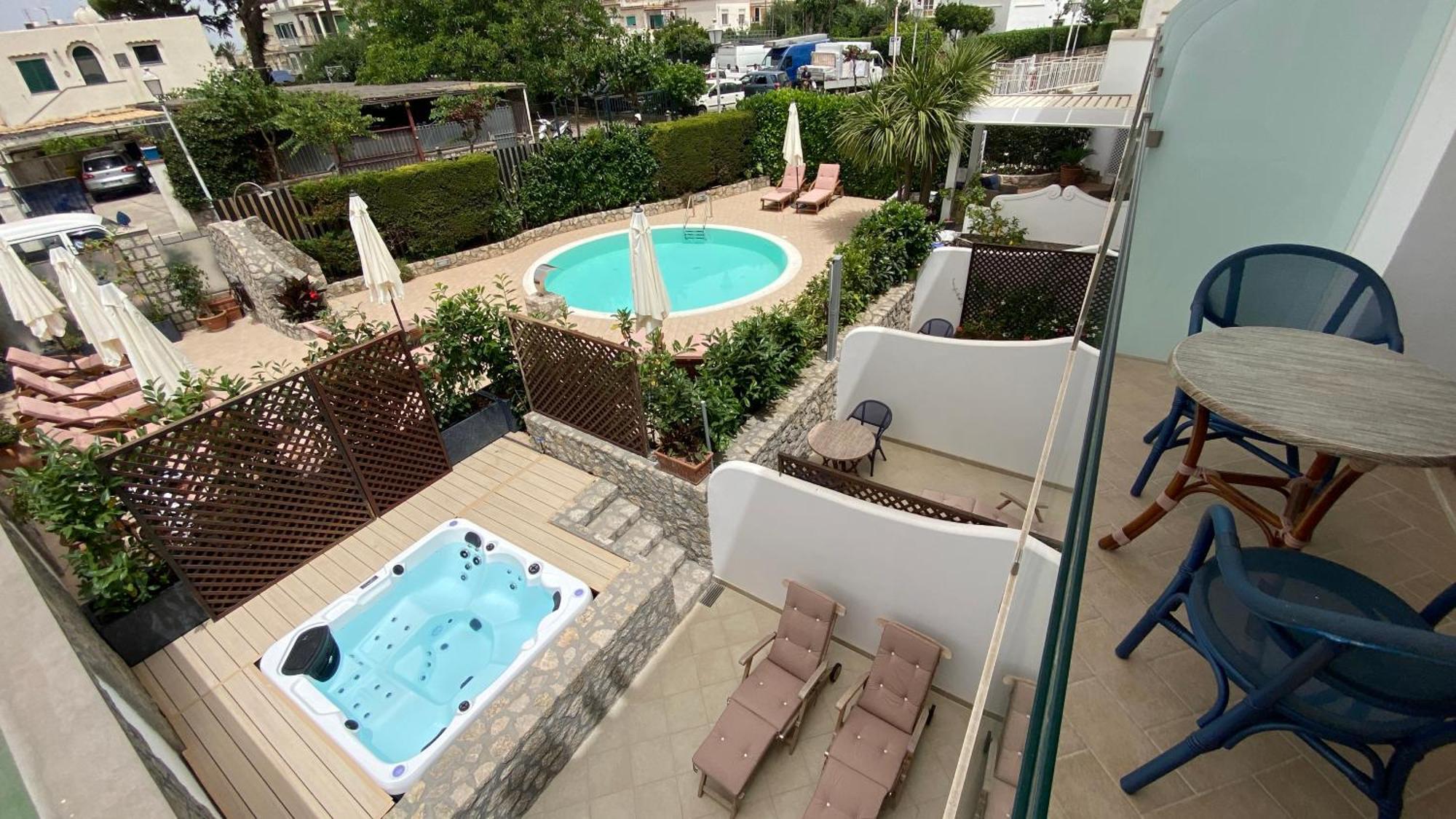 Suite Pool View
